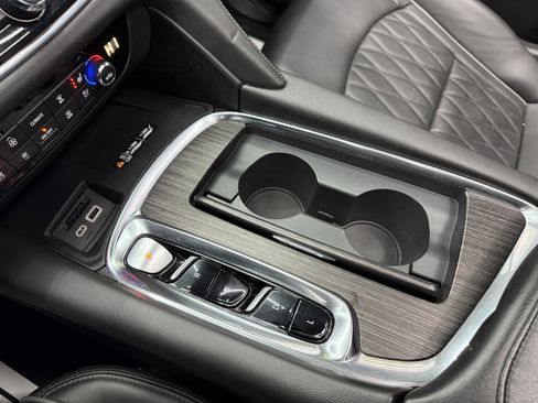 Used 2023 Buick Enclave Avenir image 24
