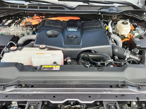 Used 2024 Toyota Sequoia SR5 w/ SR5 Premium Package AWD/4WD image 11