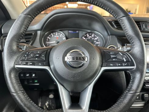 Used 2019 Nissan Rogue SV AWD/4WD image 29