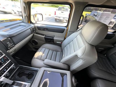 Used 2004 HUMMER H2 w/ Preferred Equipment Group AWD/4WD image 32