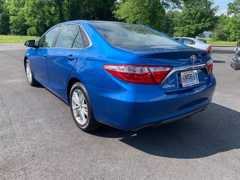 Used 2017 Toyota Camry SE image 6
