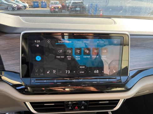 Used 2025 Volkswagen Atlas SEL image 18