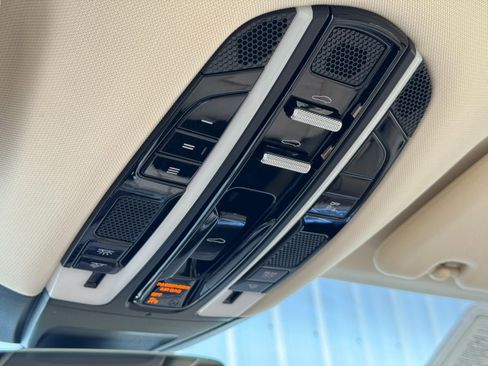 Used 2021 Porsche Panamera 4S image 36