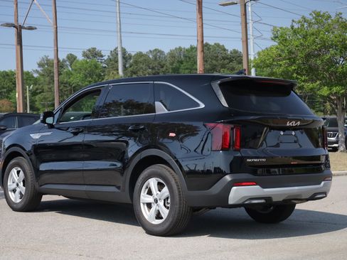 New 2026 Kia Sorento LX FWD image 3