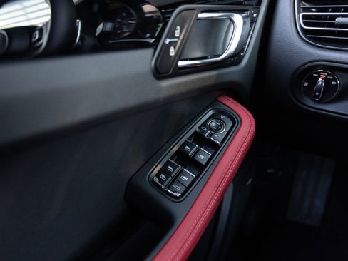 New 2025 Porsche Macan Turbo image 22