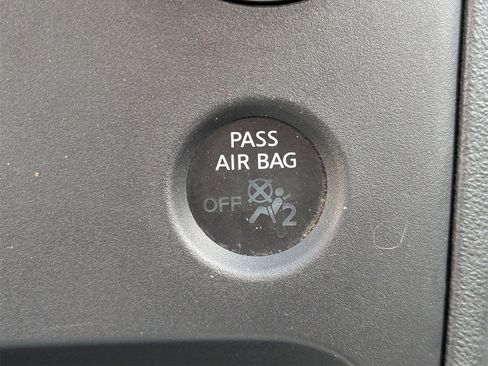 Used 2011 Nissan Rogue SV image 20