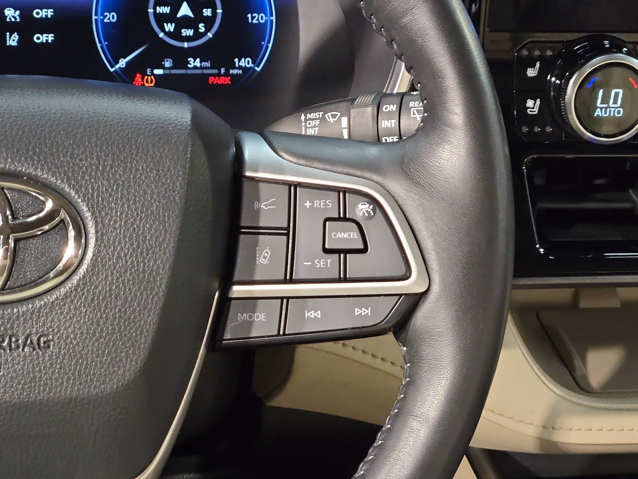 Used 2024 Toyota Highlander Limited AWD/4WD image 29