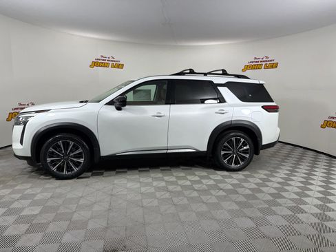 New 2026 Nissan Pathfinder Platinum image 2