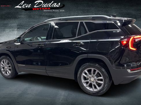 Certified 2024 GMC Terrain SLT w/ Infotainment Package II image 3