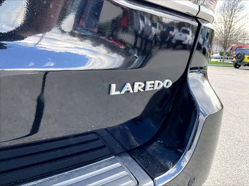 Used 2020 Jeep Grand Cherokee Laredo image 29