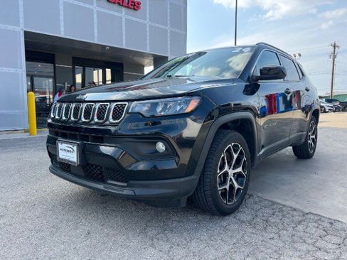 Used 2024 Jeep Compass Latitude AWD/4WD image 1