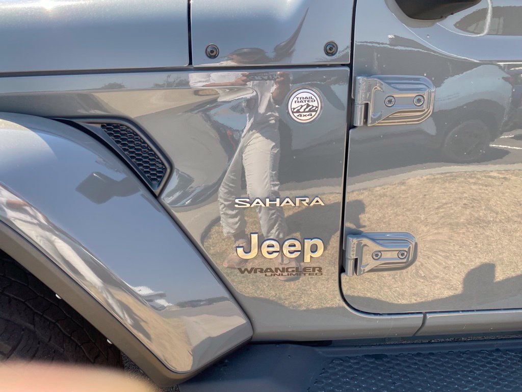 Used 2022 Jeep Wrangler Unlimited Sahara AWD/4WD image 9