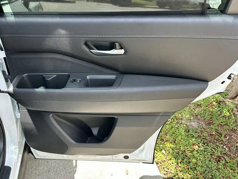 Used 2025 Nissan Pathfinder Platinum FWD image 46