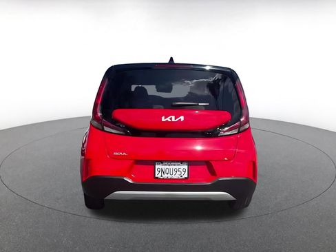 Used 2025 Kia Soul LX w/ LX Technology Package FWD image 11