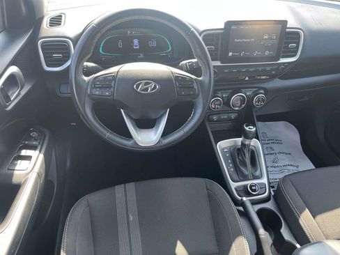 Certified 2024 Hyundai Venue SEL FWD image 12