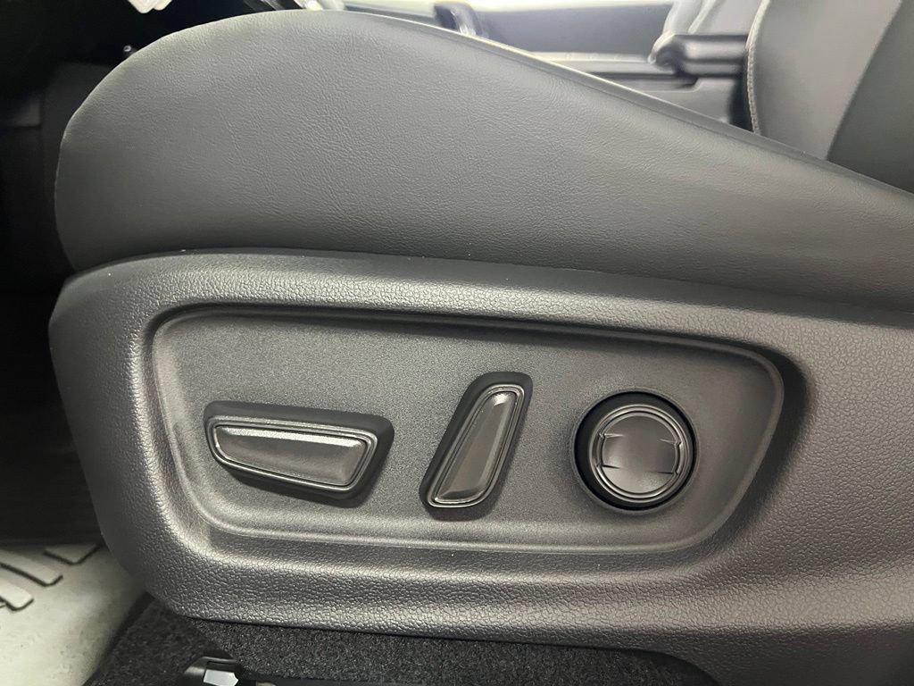 New 2027 Toyota Prius Limited AWD/4WD image 10