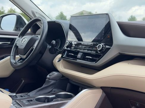 Used 2021 Toyota Highlander Platinum AWD/4WD image 35
