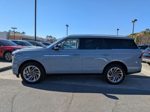 Certified 2025 Lincoln Navigator Reserve image 7