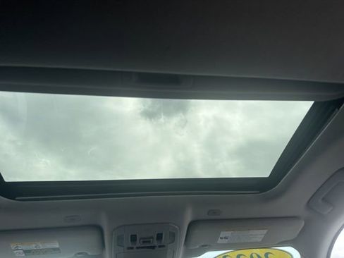 Used 2023 Toyota Highlander XLE image 19