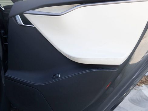 Used 2020 Tesla Model S Long Range Plus image 22