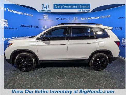 Certified 2025 Honda Passport Black Edition image 10