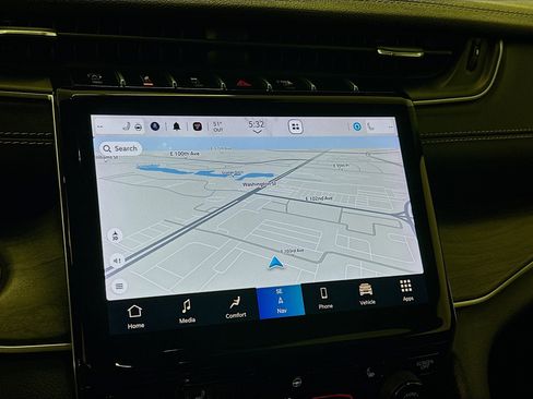 Used 2023 Jeep Grand Cherokee Limited w/ Black Appearance Package image 22