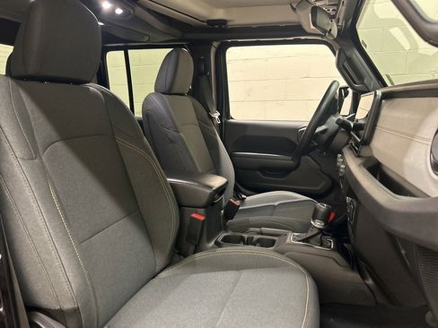 Used 2024 Jeep Gladiator Sport image 10