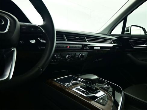 Used 2017 Audi Q7 3.0T Premium Plus image 21