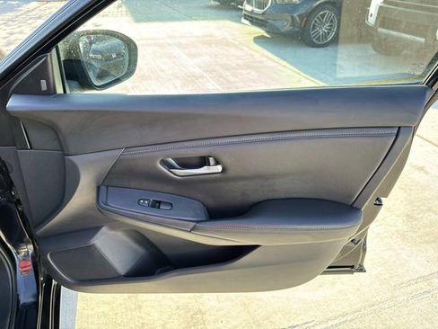 Used 2024 Nissan Sentra SV FWD image 13