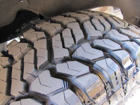 Used 2023 GMC Sierra 1500 AT4 w/ Technology Package image 30