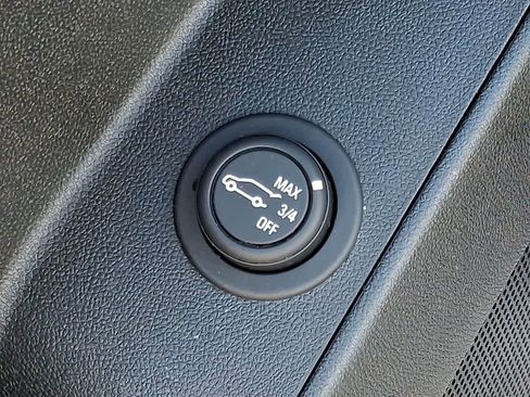 Used 2018 Chevrolet Equinox LT AWD/4WD image 26