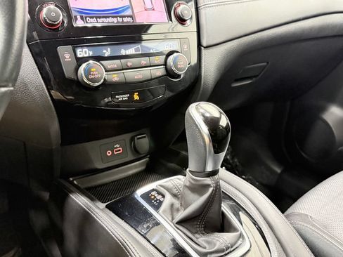 Used 2018 Nissan Rogue SL FWD image 26