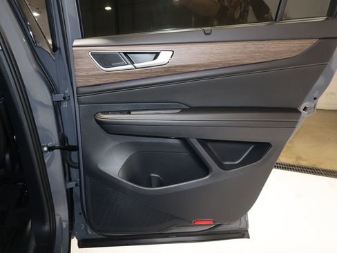 Used 2025 Volkswagen Atlas SEL Premium R-Line image 19