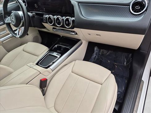 Used 2025 Mercedes-Benz GLA 250 4MATIC image 21