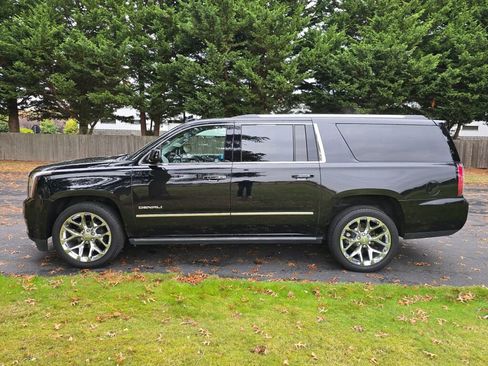 Used 2020 GMC Yukon XL Denali w/ Denali Ultimate Package image 3