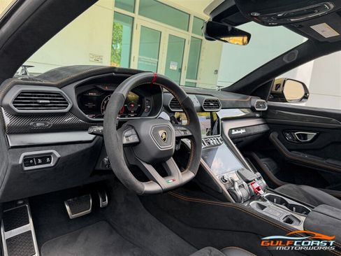Used 2024 Lamborghini Urus Performante AWD/4WD image 12