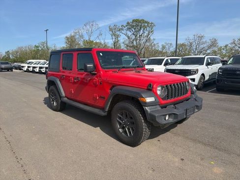 Used 2025 Jeep Wrangler Unlimited Sport w/ Convenience Group image 4