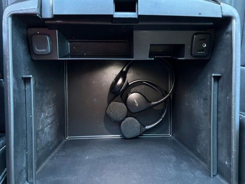 Used 2019 Chevrolet Suburban Premier image 34