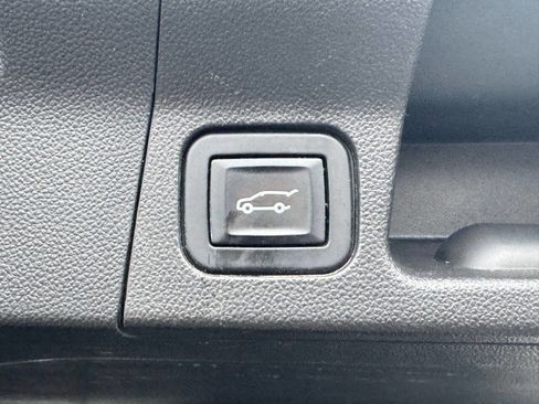 Used 2018 GMC Acadia Denali image 9