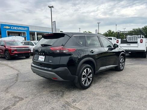 Used 2023 Nissan Rogue SV FWD image 3