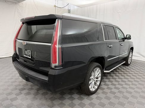 Used 2017 Cadillac Escalade ESV Luxury image 5