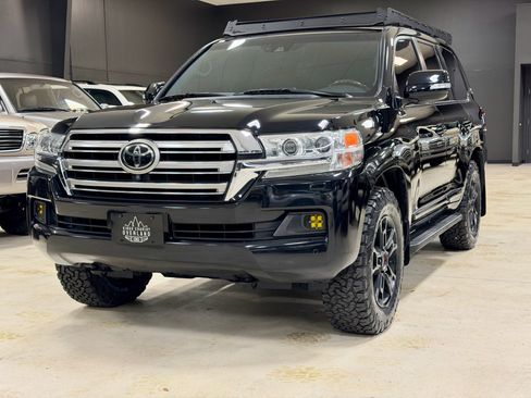 Used 2018 Toyota Land Cruiser image 7