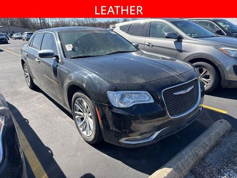Used 2016 Chrysler 300 C image 3