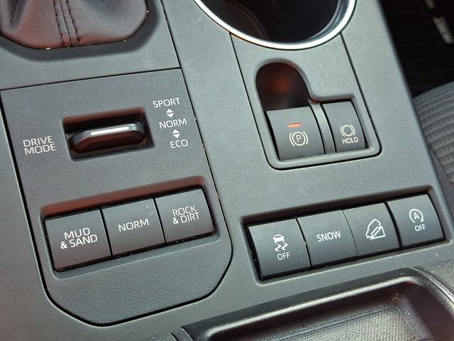 Used 2020 Toyota Highlander LE AWD/4WD image 15