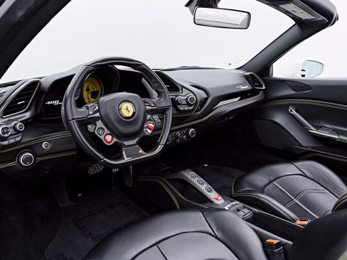 Used 2019 Ferrari 488 Spider RWD image 2