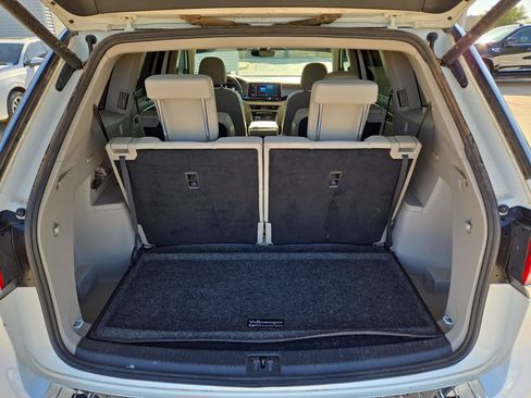 Used 2024 Volkswagen Atlas SE FWD image 12