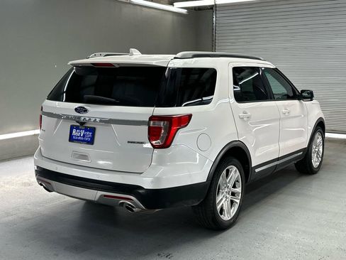 Used 2016 Ford Explorer XLT w/ Equipment Group 202A FWD image 7