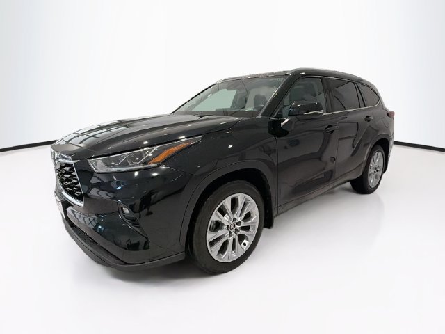 Certified 2025 Toyota Highlander Limited AWD/4WD image 3
