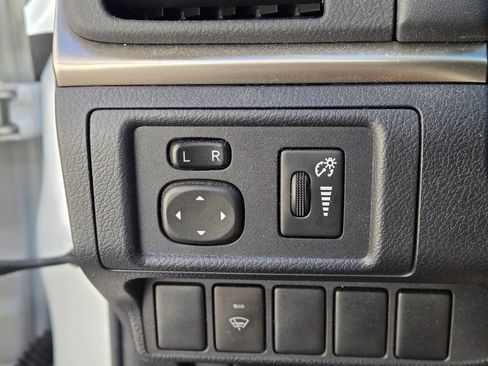 Used 2015 Lexus CT 200h image 11