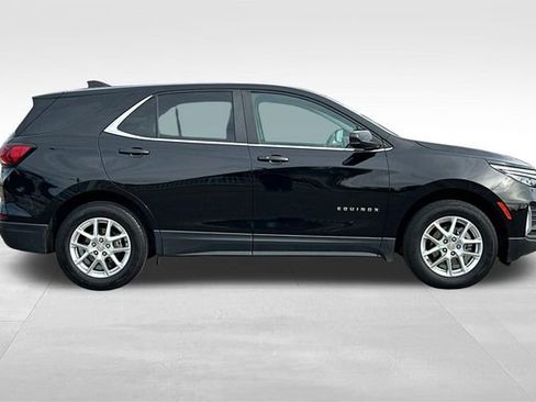 Used 2022 Chevrolet Equinox LT w/ Driver Convenience Package AWD/4WD image 3